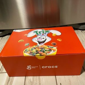New never worn special edition crocs trix cereal